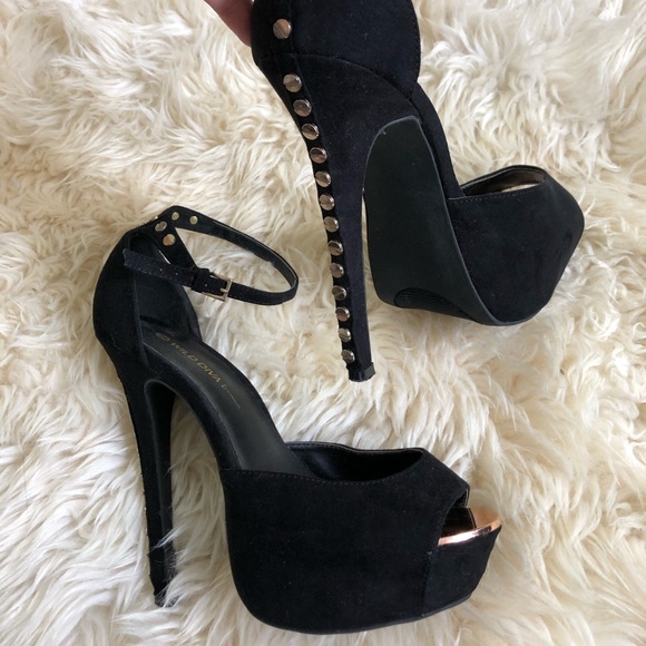 Shoes - Heels with screw studs on back